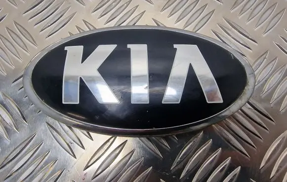KIA Sorento Manufacturer badge logo/emblem 863533W500
