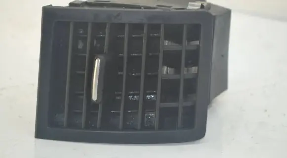 Volkswagen Touareg I Dash center air vent grill 7L6819703D