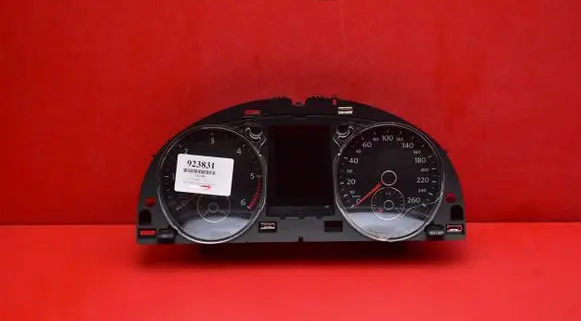 Volkswagen PASSAT CC Speedometer (instrument cluster) 3AA920880C