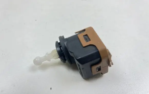 Ford Focus C-MAX Headlight level adjustment motor 007878