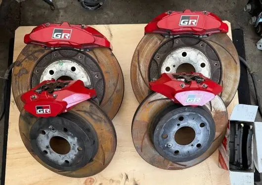 Toyota Yaris GR Brake discs and calipers set 