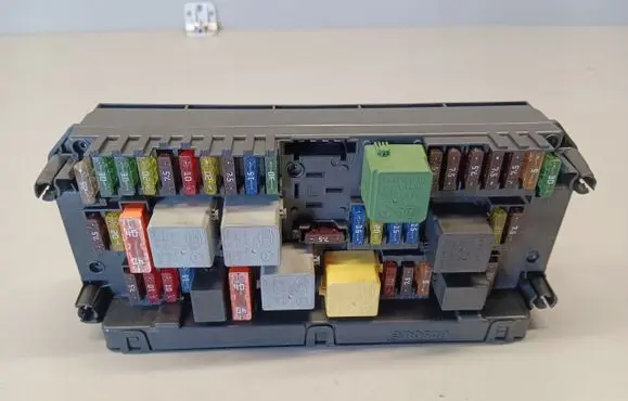 Mercedes-Benz C W204 SAM control unit 2129005712