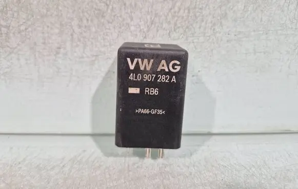 Audi Q7 4L Glow plug pre-heat relay 4L0907282A 0281003106