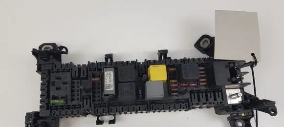 Mercedes-Benz A W176 Fuse module A2465400340