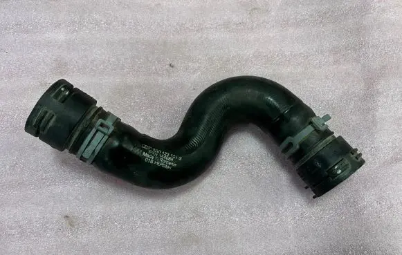 Audi Q5 SQ5 Engine coolant pipe/hose 8R0122101S 8R0122101