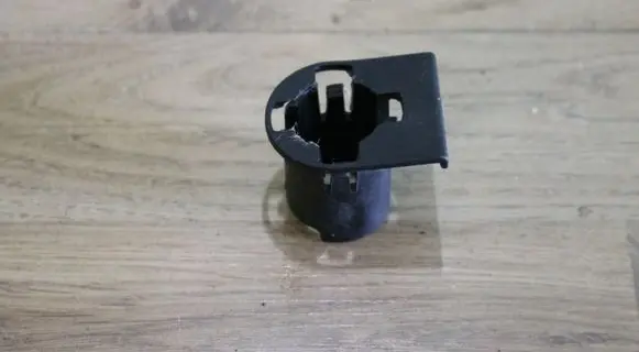 BMW 1 E81 E87 Radiator mount bracket 7526660