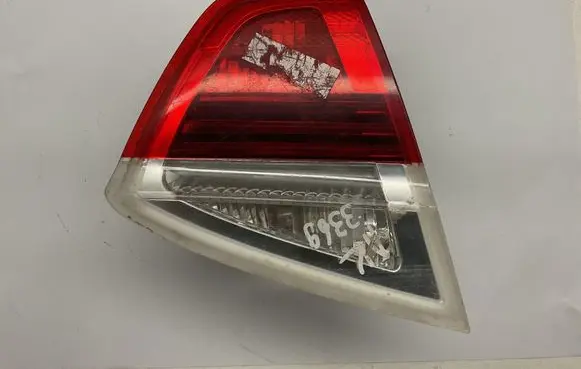 Tailgate rear/tail lights