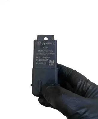 Peugeot Expert Glow plug pre-heat relay 9803299780