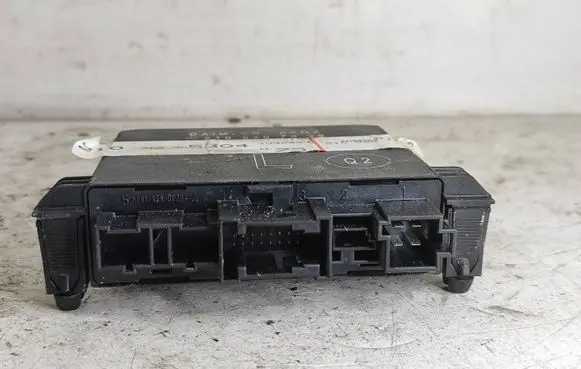 Mercedes-Benz E W210 Door control unit/module 2108207526 7032593 304304