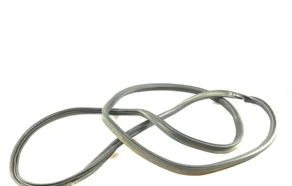 Volkswagen Touareg II Trunk rubber seal (body) 7P6827705