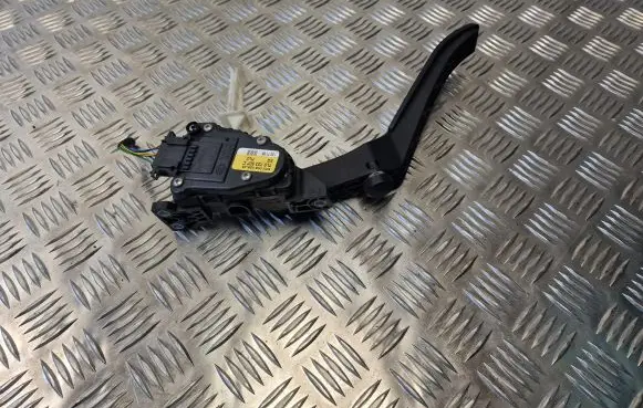 Volkswagen Touareg I Accelerator throttle pedal 7L0723507C