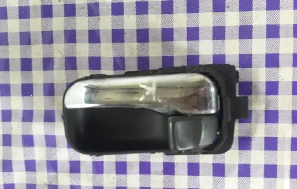 Nissan X-Trail T30 Front door interior handle
