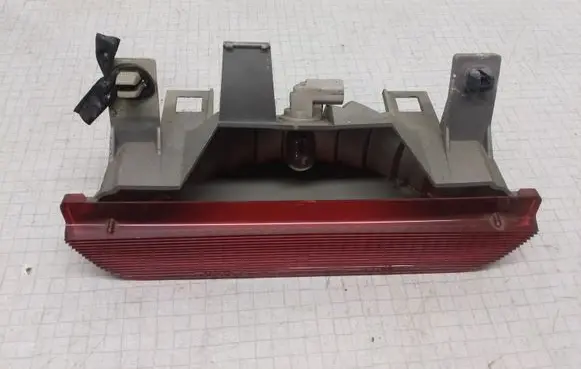 Toyota Yaris Verso Third/center stoplight