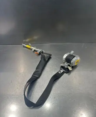 Subaru Outback Front seatbelt 7S2610P 018968