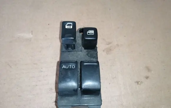 Nissan Almera N16 Electric window control switch