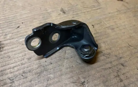 Ford Explorer VI Front door lower hinge 