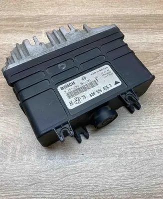 Volkswagen Golf III Engine control unit/module ECU 030906026R 0261203302