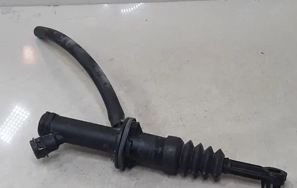 Renault Megane II Clutch master cylinder 8200151770F