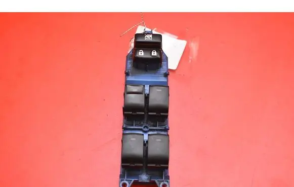 Toyota Avensis Verso Electric window control switch 84040-05020