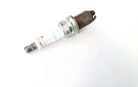 Volkswagen Golf IV Spark plug 
