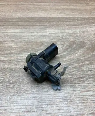 Audi A4 S4 B7 8E 8H Turbo solenoid valve 1J0906283C
