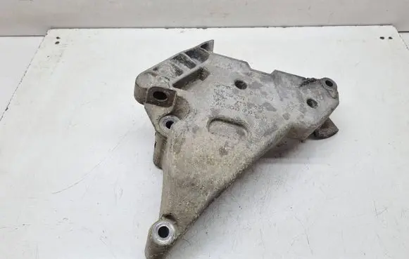 Skoda Octavia Mk2 (1Z) Engine mounting bracket 03G199207E