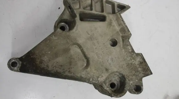 Audi A3 S3 8P Engine mounting bracket 06f199207q 0402881100