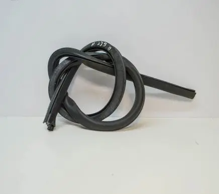 Volkswagen Eos Rubber seal front door (on door) 1Q0867912B