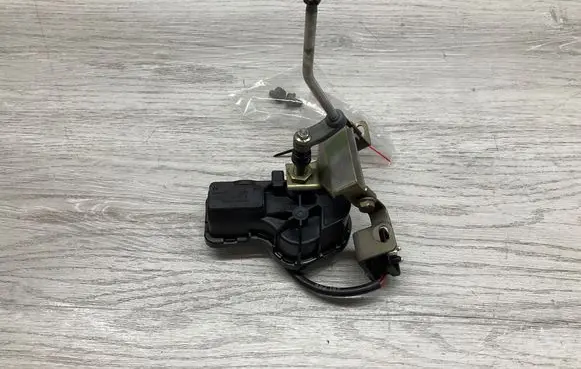 Mercedes-Benz SL AMG R129 Headlight wiper arm set 1298200442