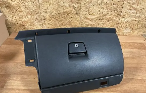 Volvo V50 Glove box 8626141