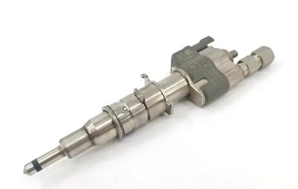 BMW 5 E60 E61 Fuel injector 7589048