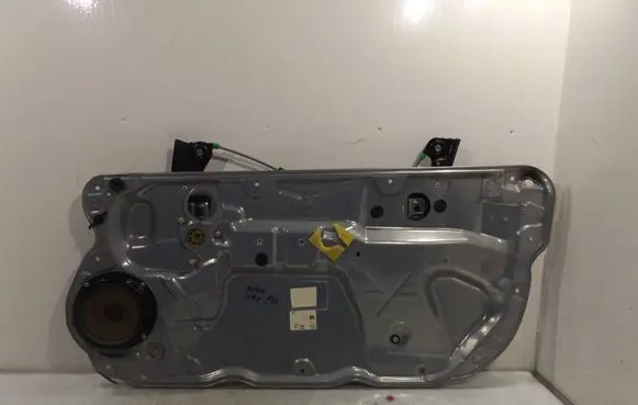 Volkswagen Polo IV 9N3 Front door manual window regulator 