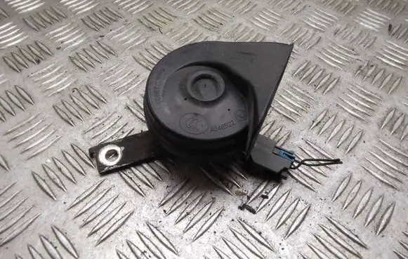Nissan Qashqai Horn signal A046522 E30055306