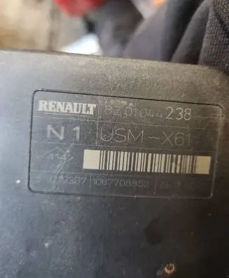 Renault Kangoo II Fuse module 8201044238 9219307 1067708852