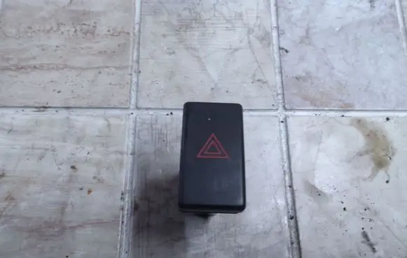Toyota Avensis T250 Hazard light switch TR9503