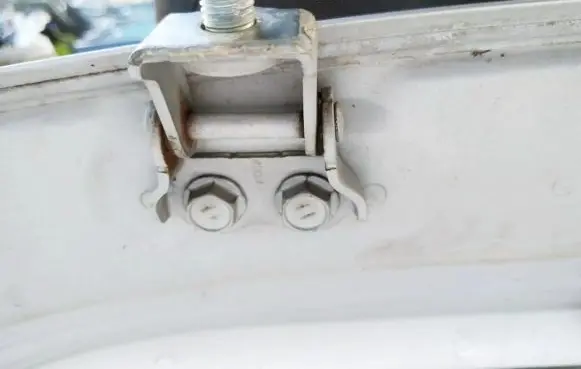 Toyota Yaris Tailgate/trunk/boot hinge