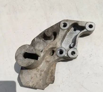 Peugeot 407 Engine mounting bracket 9654603780