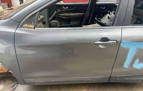 Nissan Qashqai Front door