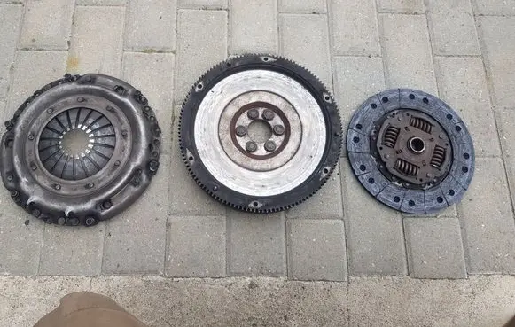 Volkswagen Golf III Clutch set kit 037105273A