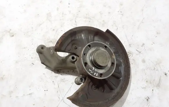 Rear wheel hub