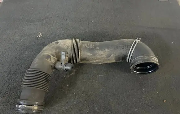 Audi Q7 4L Air intake duct part 7L8129572A
