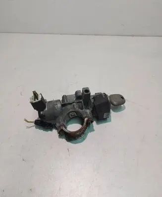 Toyota Avensis T250 Ignition lock 050151778