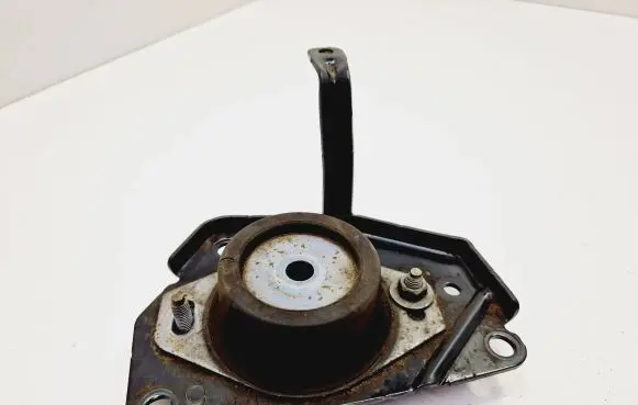 Citroen C4 II Engine mount bracket