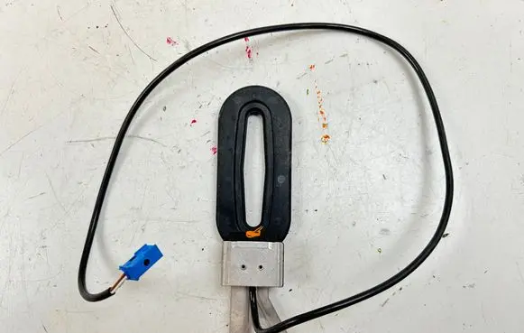Mercedes-Benz SL R230 Keyless system antenna A2308200575