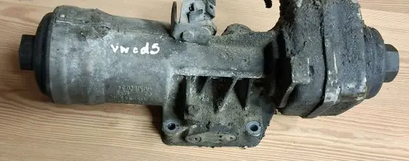 Oil filter mounting bracket
