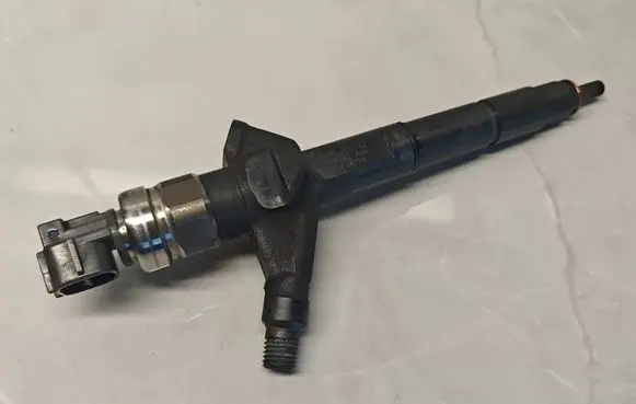 Nissan X-Trail T30 Fuel injector AW402AW4 03F28796