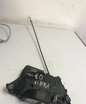 Toyota Yaris Front door lock 690400D140