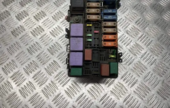 Renault Laguna II Fuse box set 8200674197 55RDAQ742 0002500030