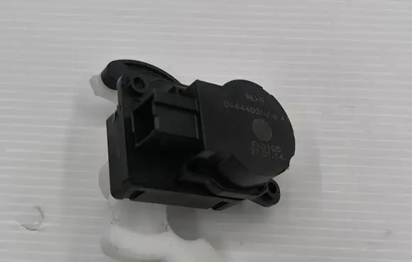Opel Zafira C A/C air flow flap actuator/motor DA644001U