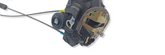 Toyota Avensis T250 Rear door lock UR1 32R 2PIN